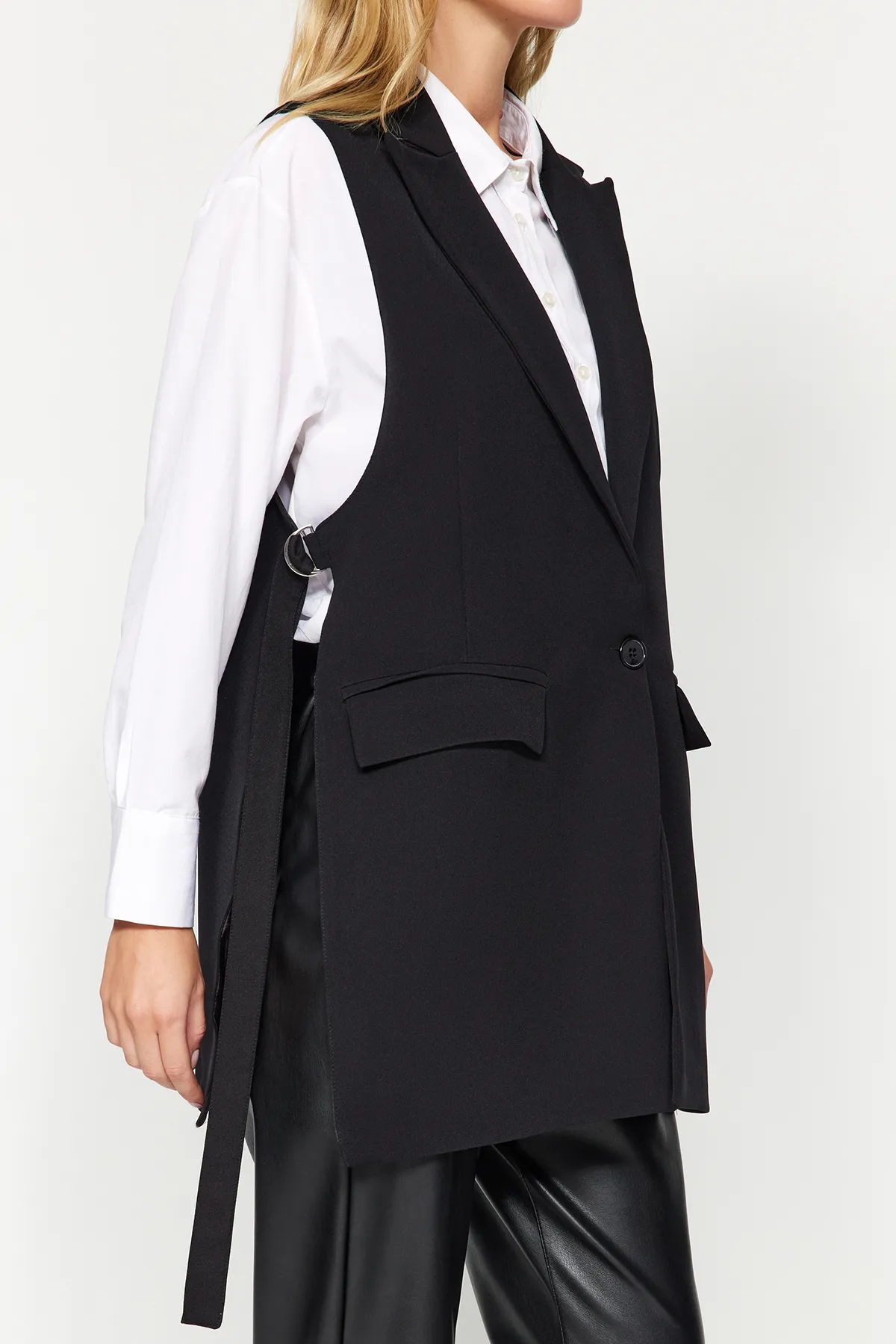 Trendyol Modest  Schwarze, seitlich gebundene, detaillierte, gefütterte Webweste TCTAW24YL00021