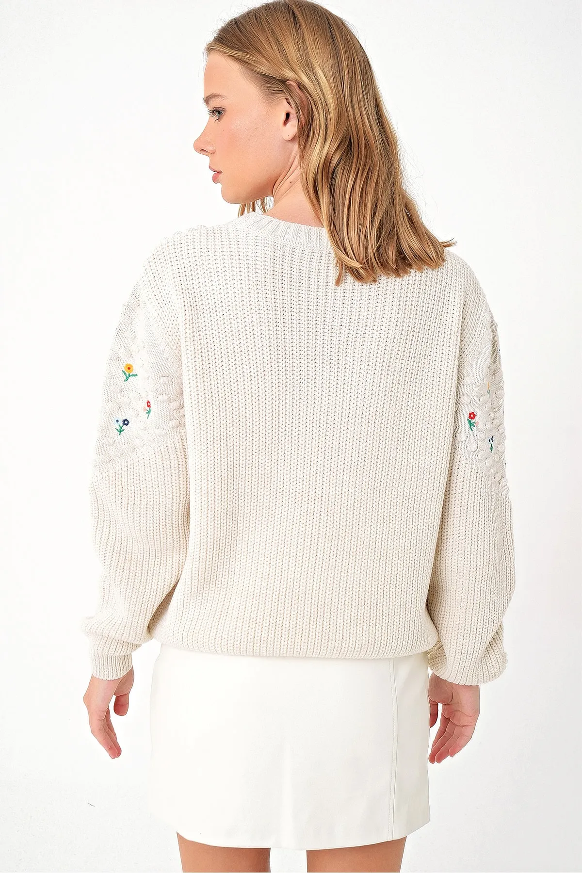 Trend Alaçatı Stili  Ecrufarbenes, besticktes Premium-Sweatshirt für Damen ALC-X5093