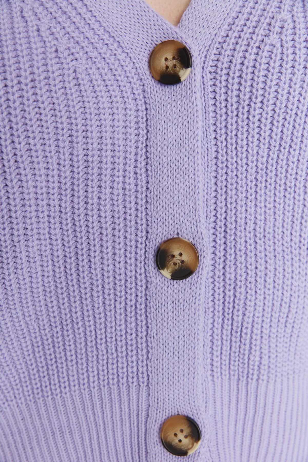 Trendyol Collection  Lila Strickcardigan mit Knopfdetail TWOAW21HI0104