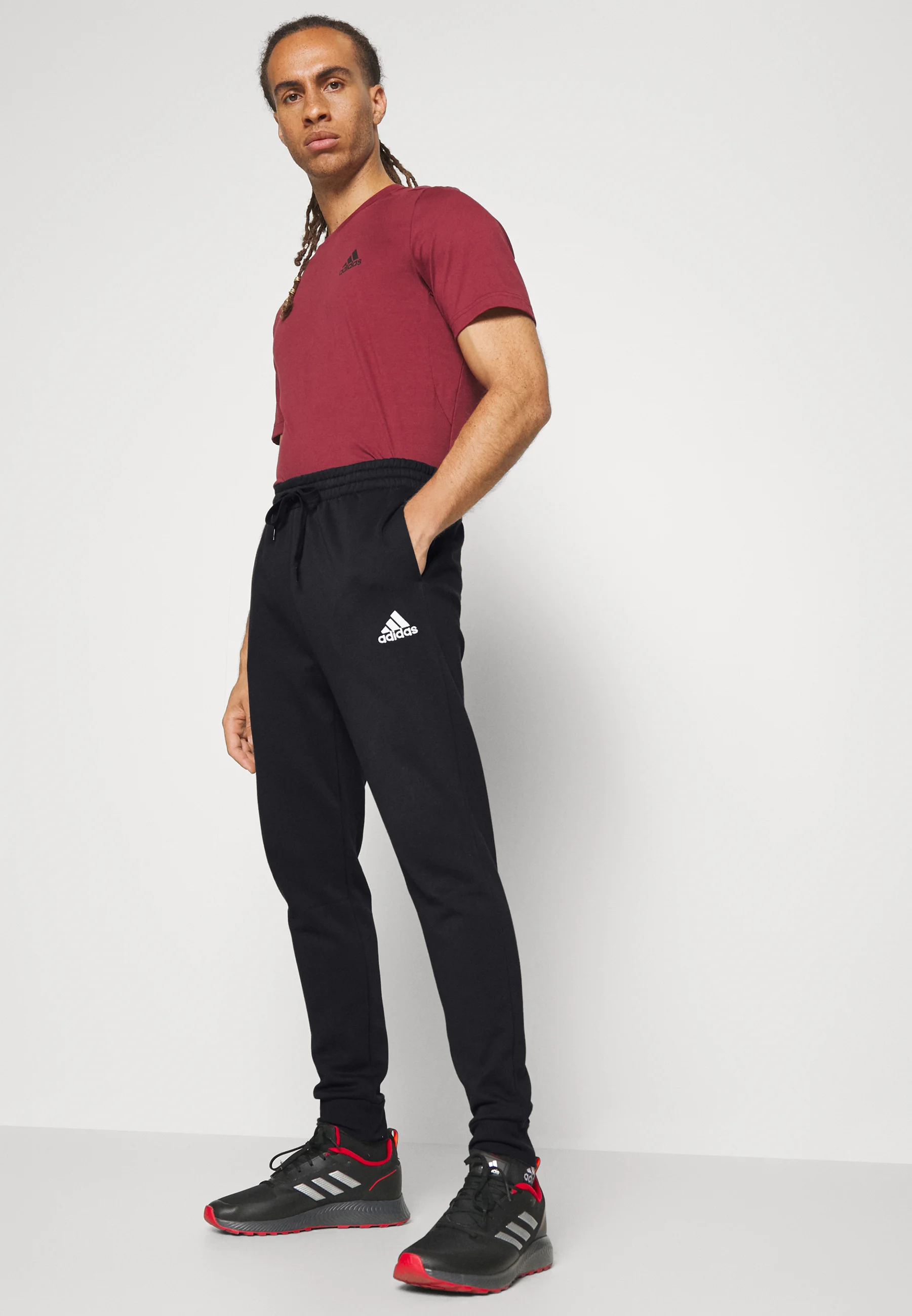 adidas Sportswear ESSENTIALS TAPERED - Pantalones de chándal