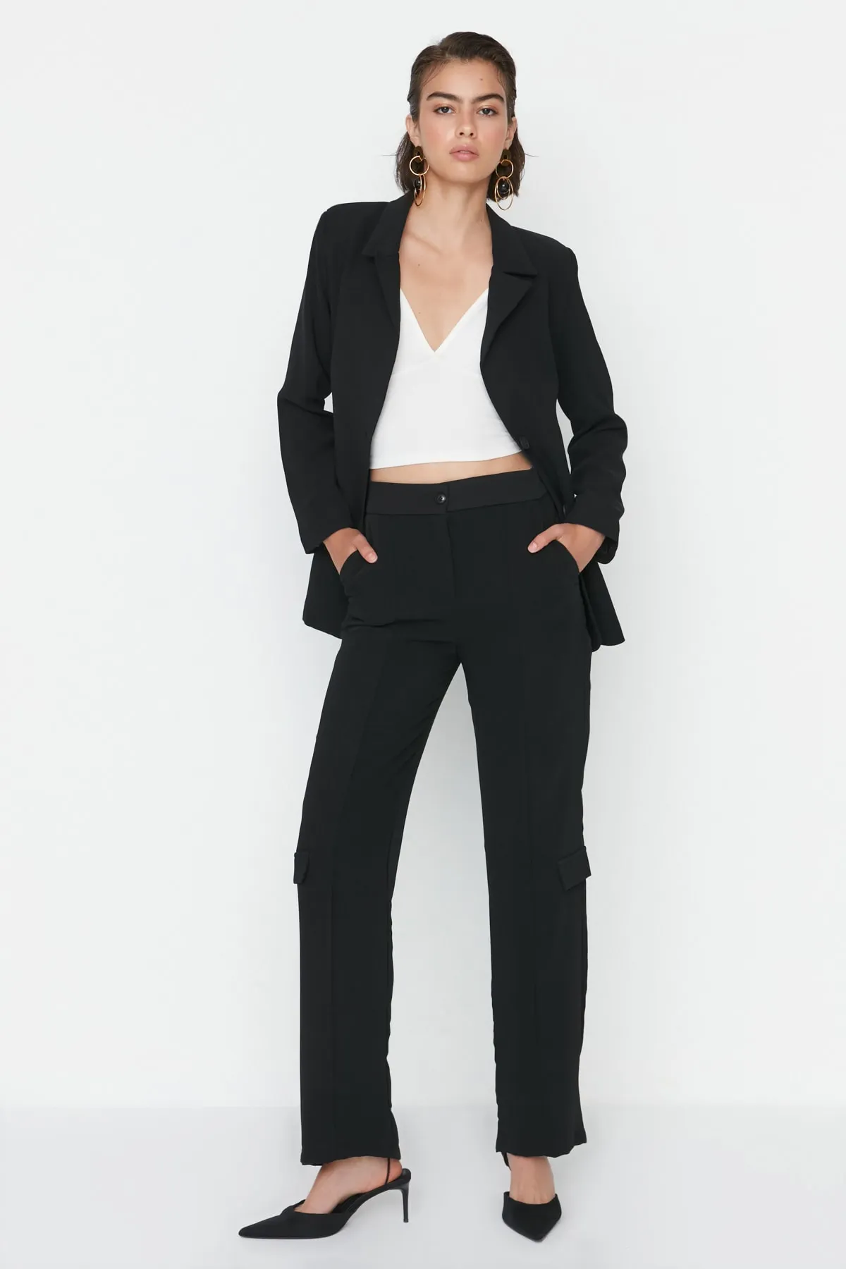 Trendyol Collection  Schwarze, gerade geschnittene Webhose TWOAW23PL00041