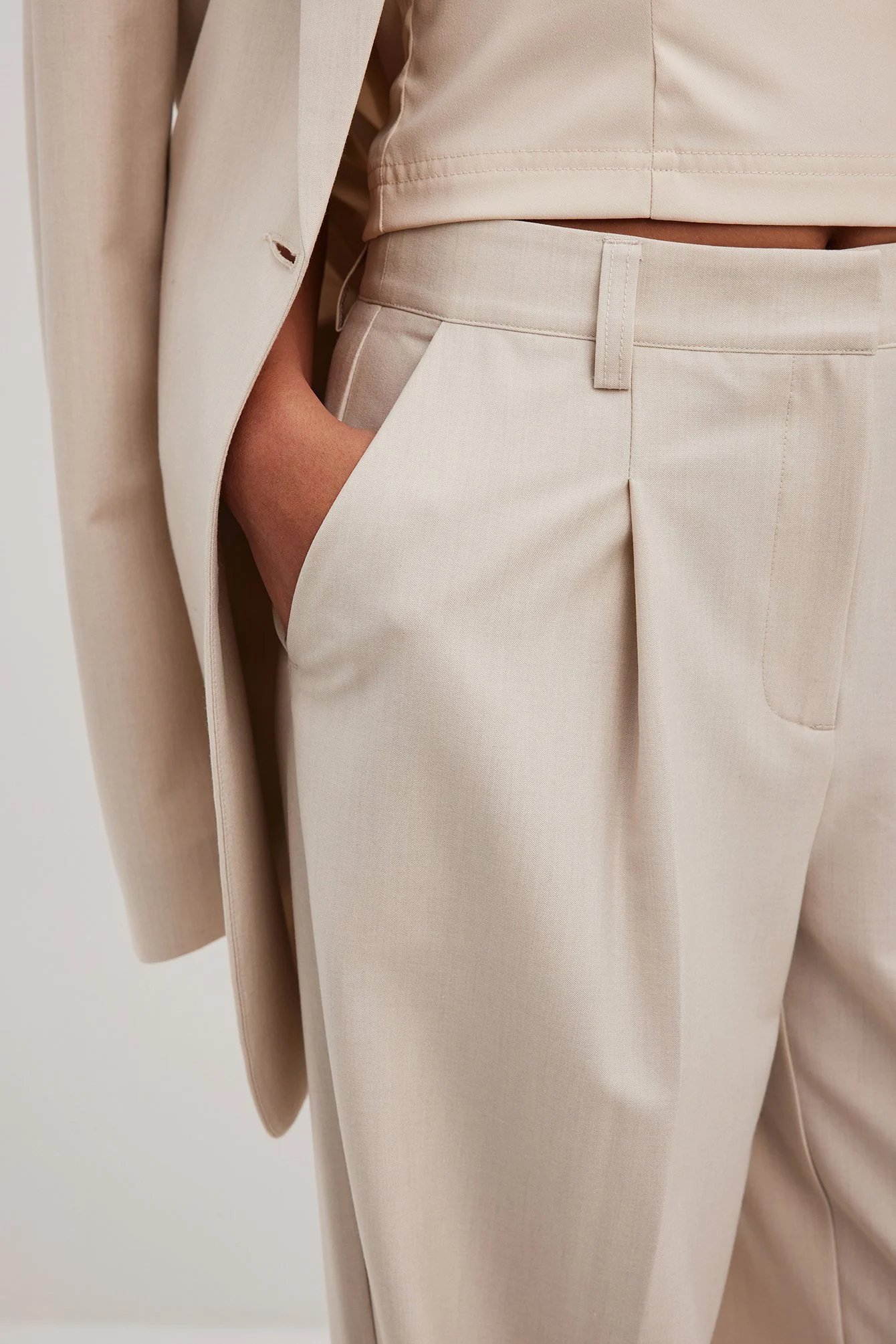 Melange-Anzughose mit hoher Taille und Bundfalten