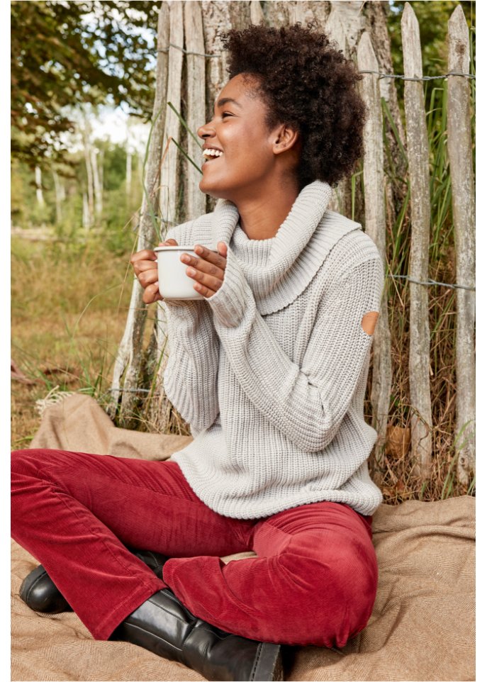 Grober Strickpullover mit weitem Kragen