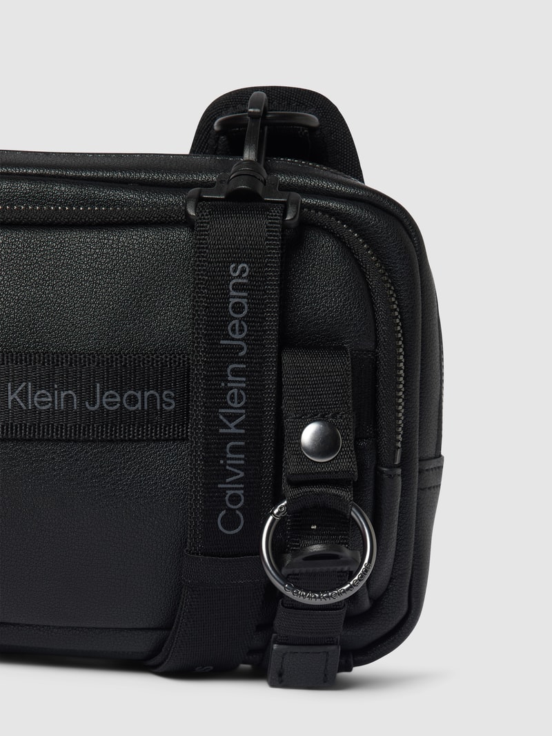 Bauchtasche mit Label-Print Modell 'EXPLORER' in schwarz