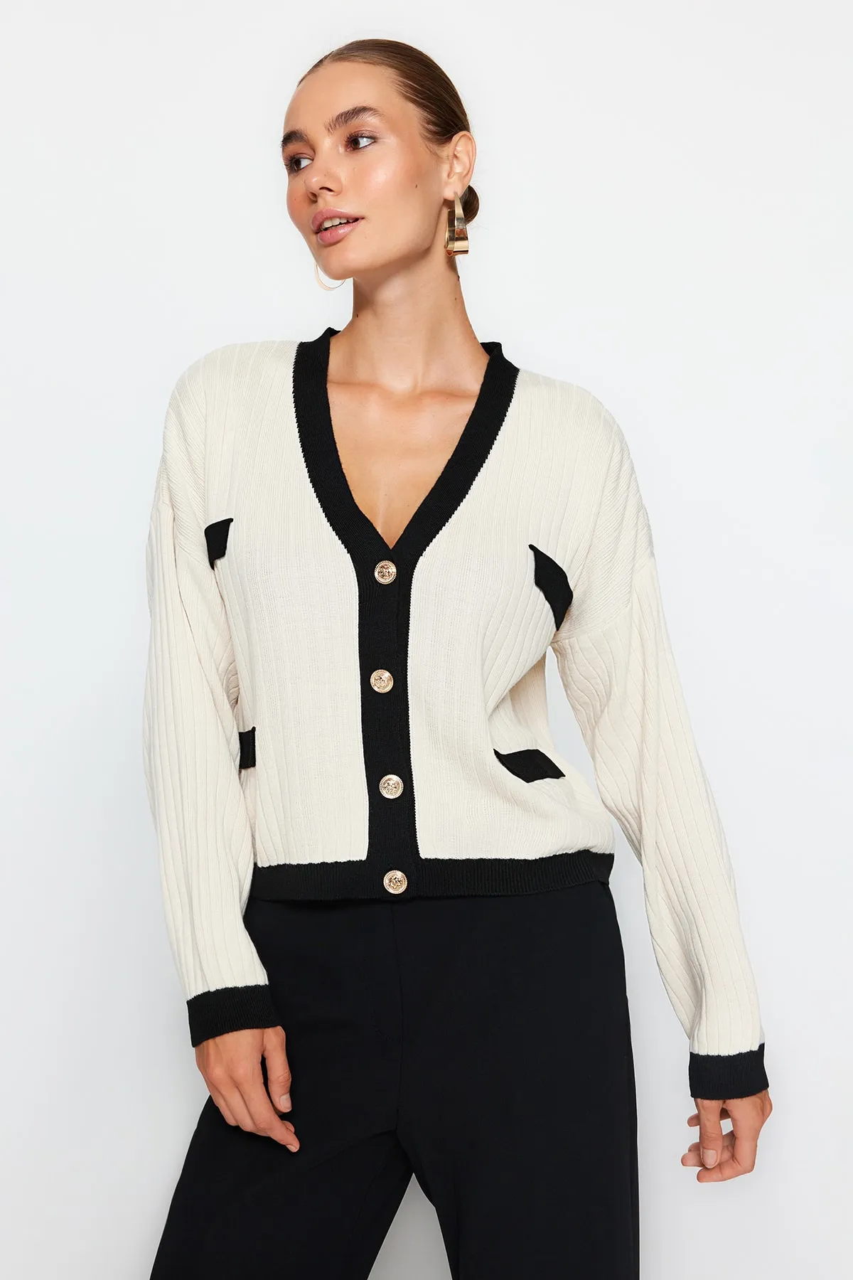 Trendyol Collection  Strickjacke in Steinfarben-Blockoptik TWOAW24HI00161