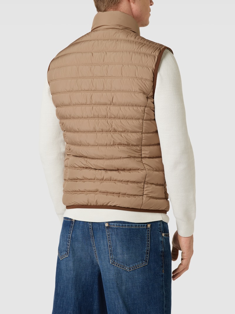 Steppweste mit Label-Detail in camel