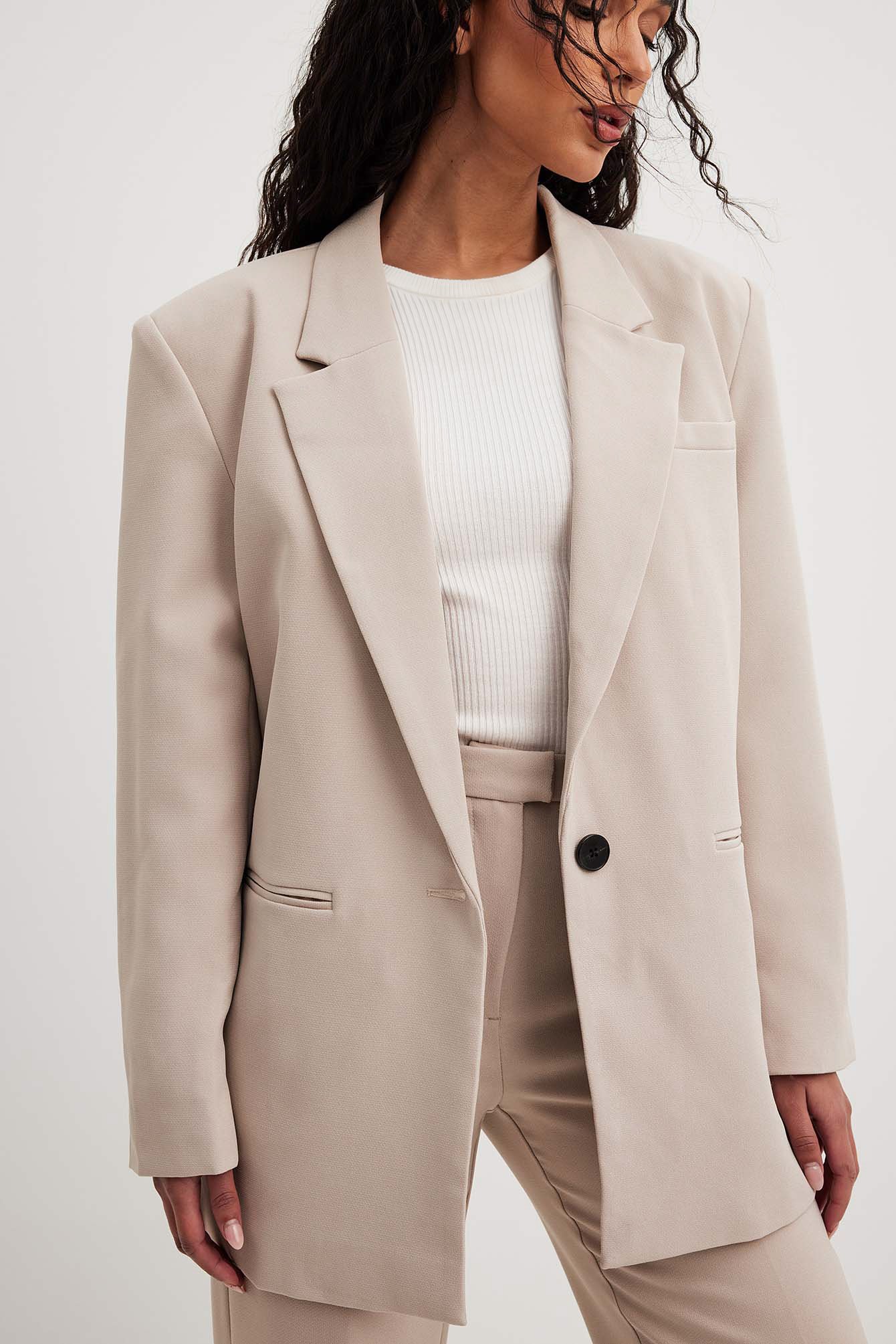 Eleganter Oversize-Blazer aus recyceltem Material