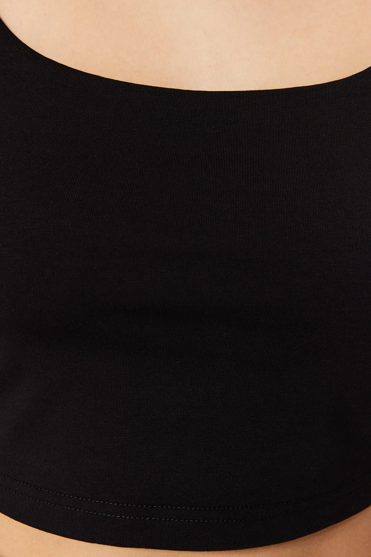 Trendyol Collection  Schwarz-weißes 2er-Pack Baumwoll-Spaghettiträger-Kurz-Tanktop aus flexiblem Strick TWOSS21AL0196