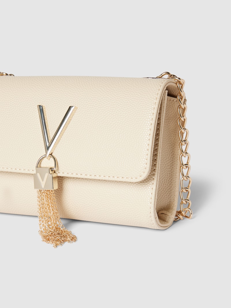Clutch mit Label-Applikation Modell 'DIVINA' in beige