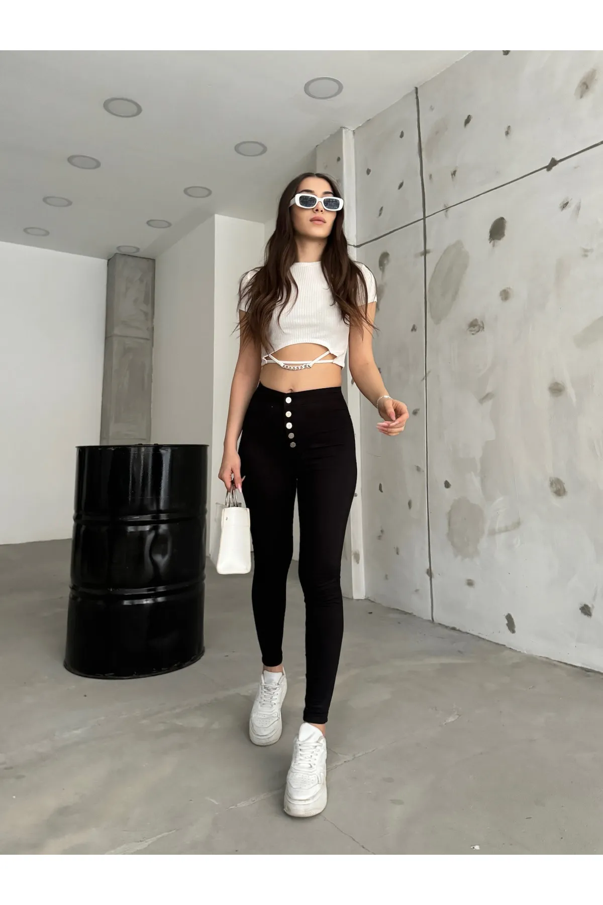 BİKELİFE  Schwarze Damen-Leggings mit hoher Taille und schmalem Bein und Knöpfen
