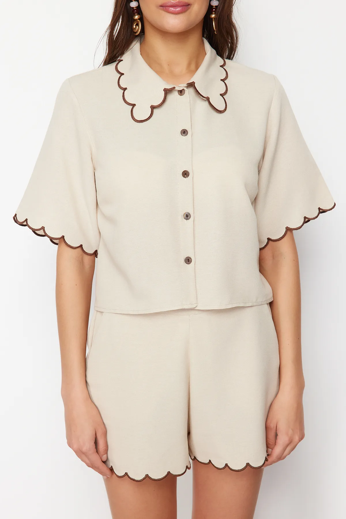 Trendyol Collection  Beige gewebtes Hemd-Shorts-Set aus Leinenmischung TBESS24AU00027