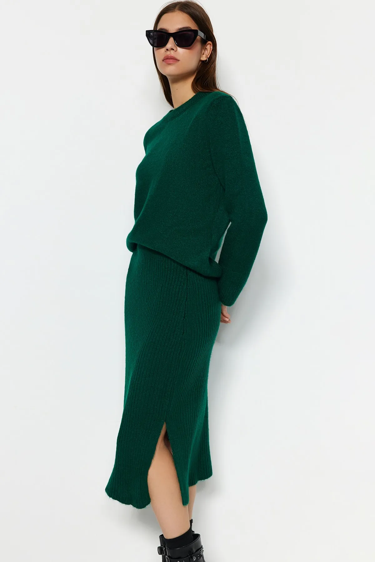 Trendyol Collection  Smaragdgrünes, weich strukturiertes Strickoberteil- und -unterteil-Set mit Rock TWOAW23AU00217