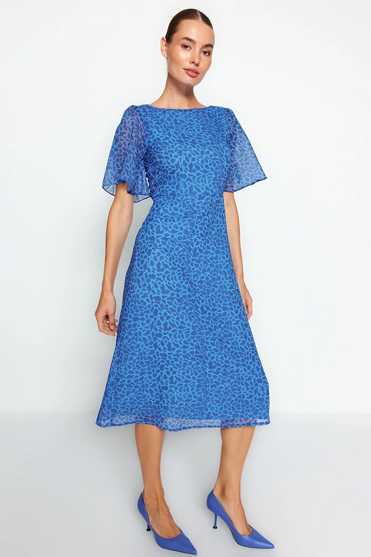 Trendyol Collection  Marineblaues Chiffon-Midikleid in A-Linie/Glockenform mit Engelsärmeln, gefüttert TWOSS23EL01372