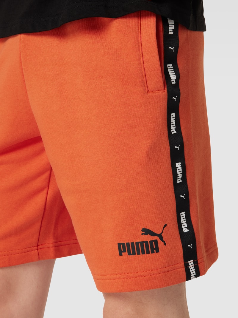 Shorts mit Label-Details in rostrot