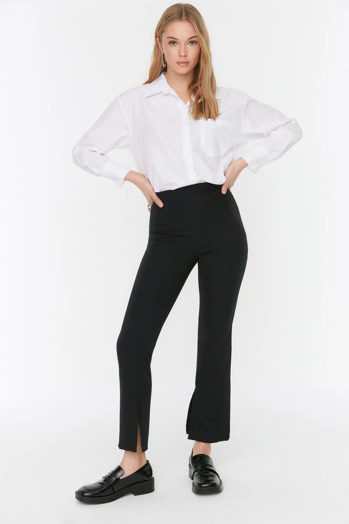 Trendyol Collection  Schwarze Petite-Webhose mit hoher Taille TWOAW22PL0243