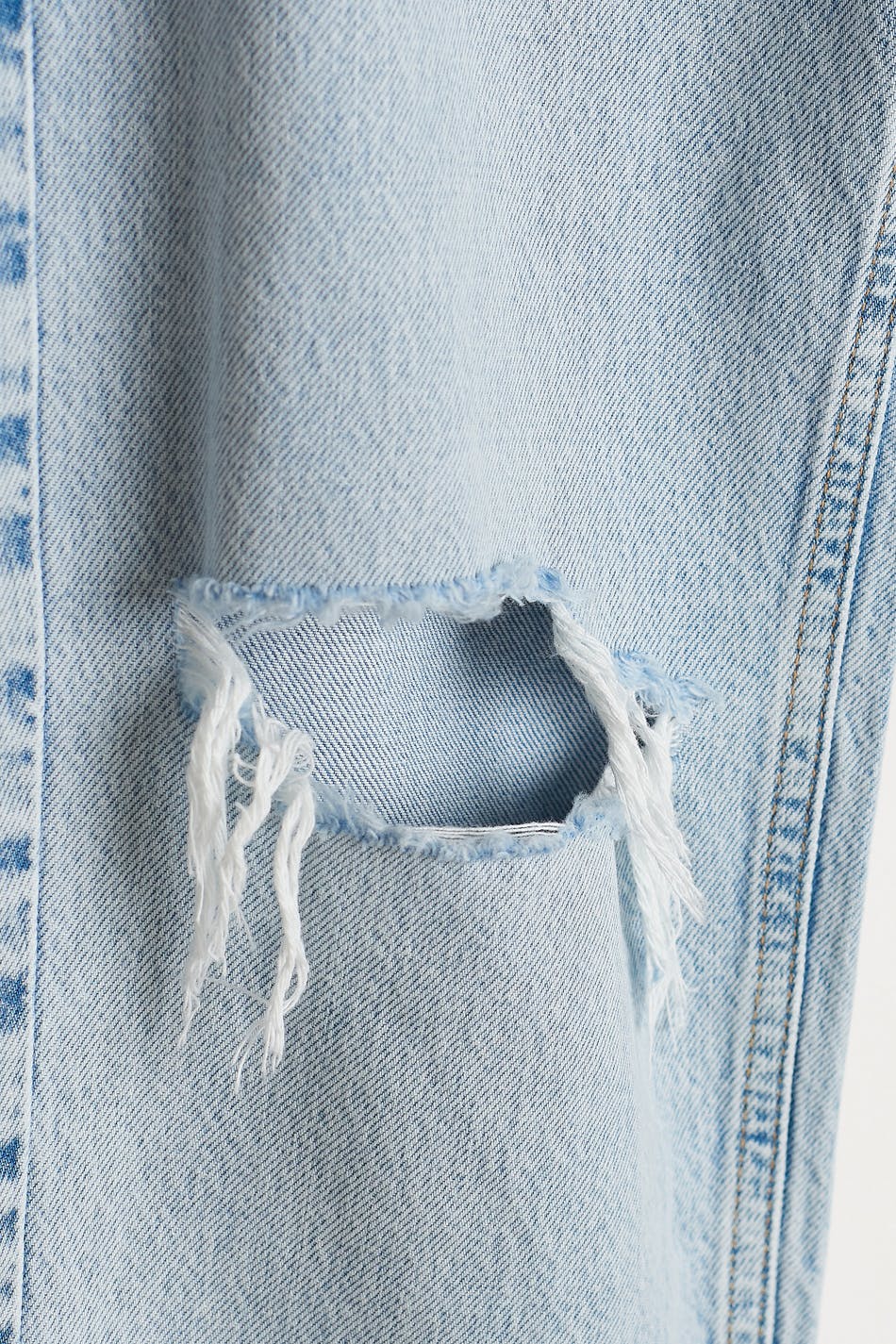 Straight 90s jeans