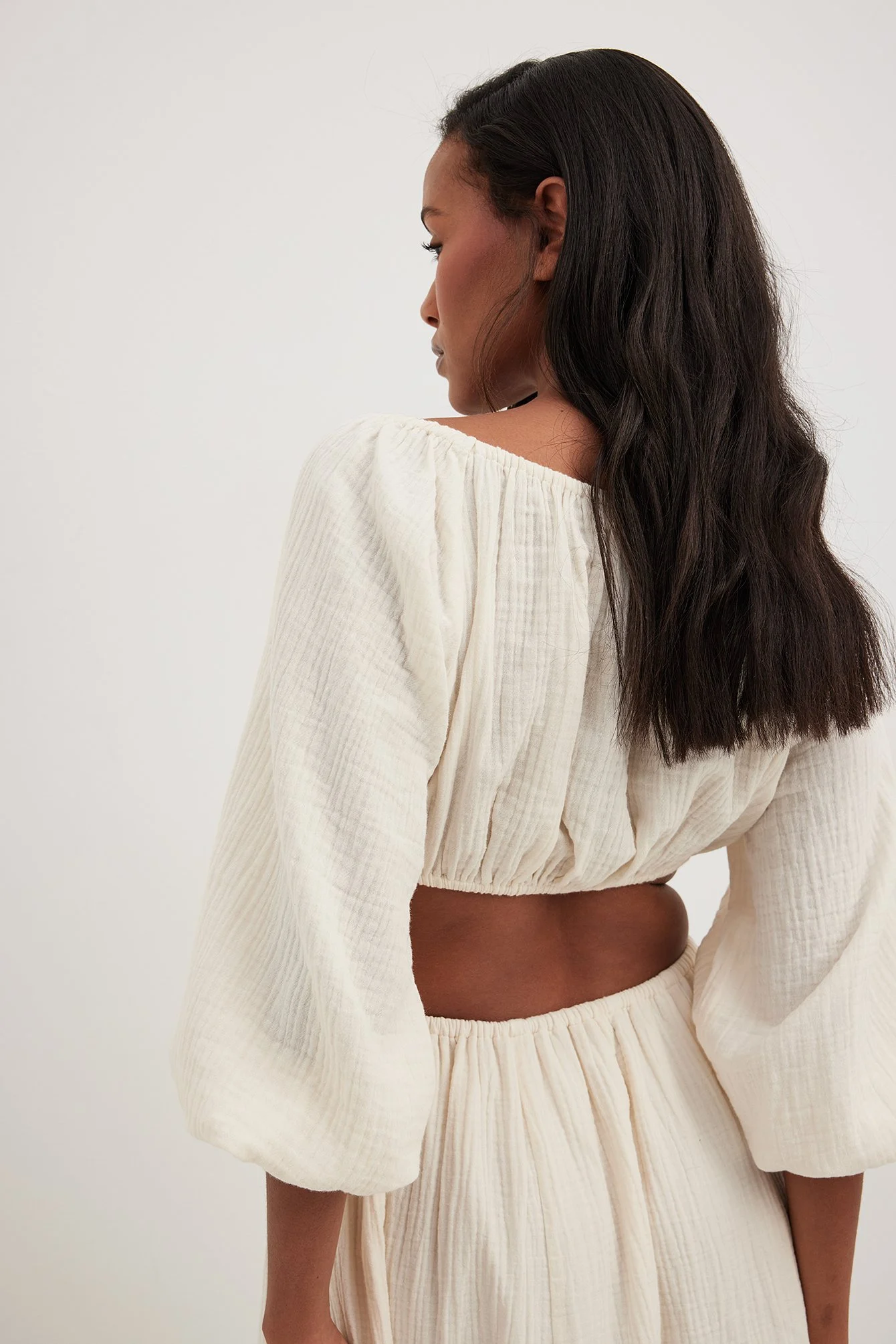 Kurze Bluse mit Puffärmeln