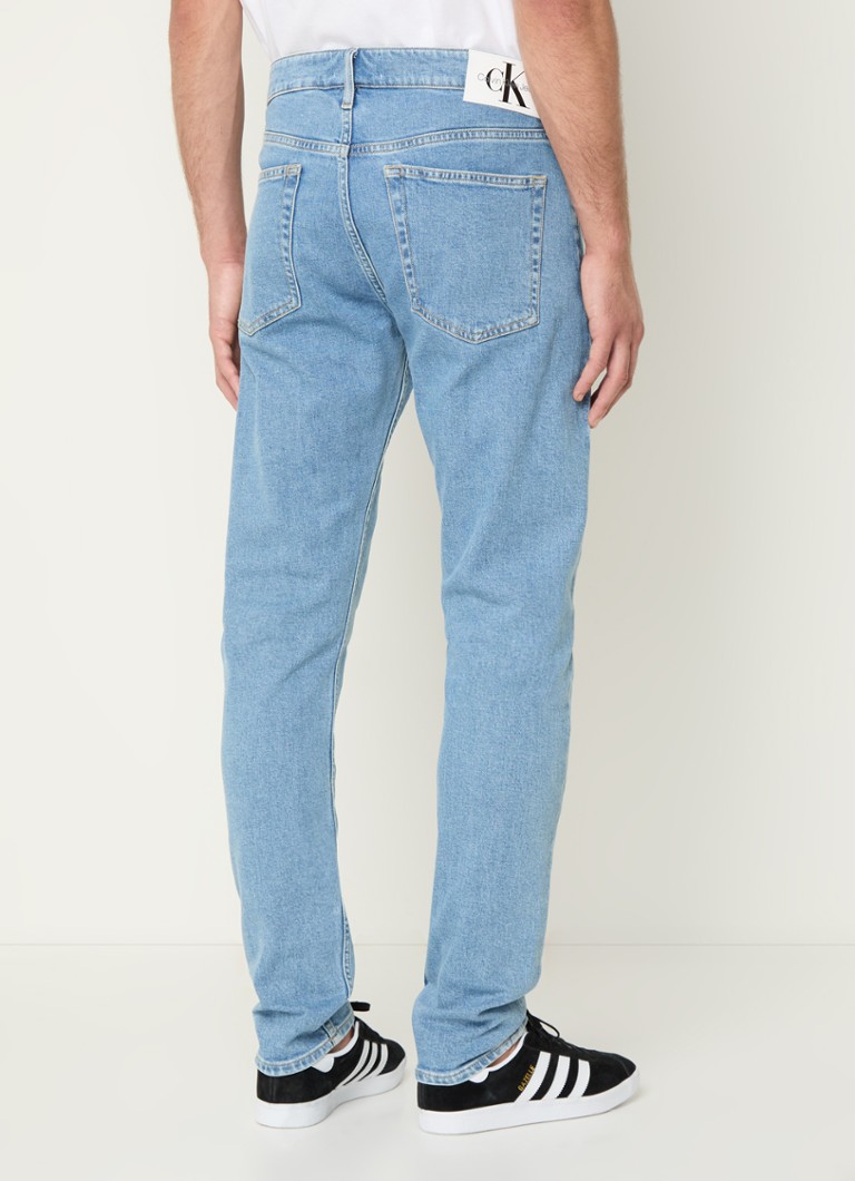 Calça jeans slim fit Calvin Klein com lavagem média
