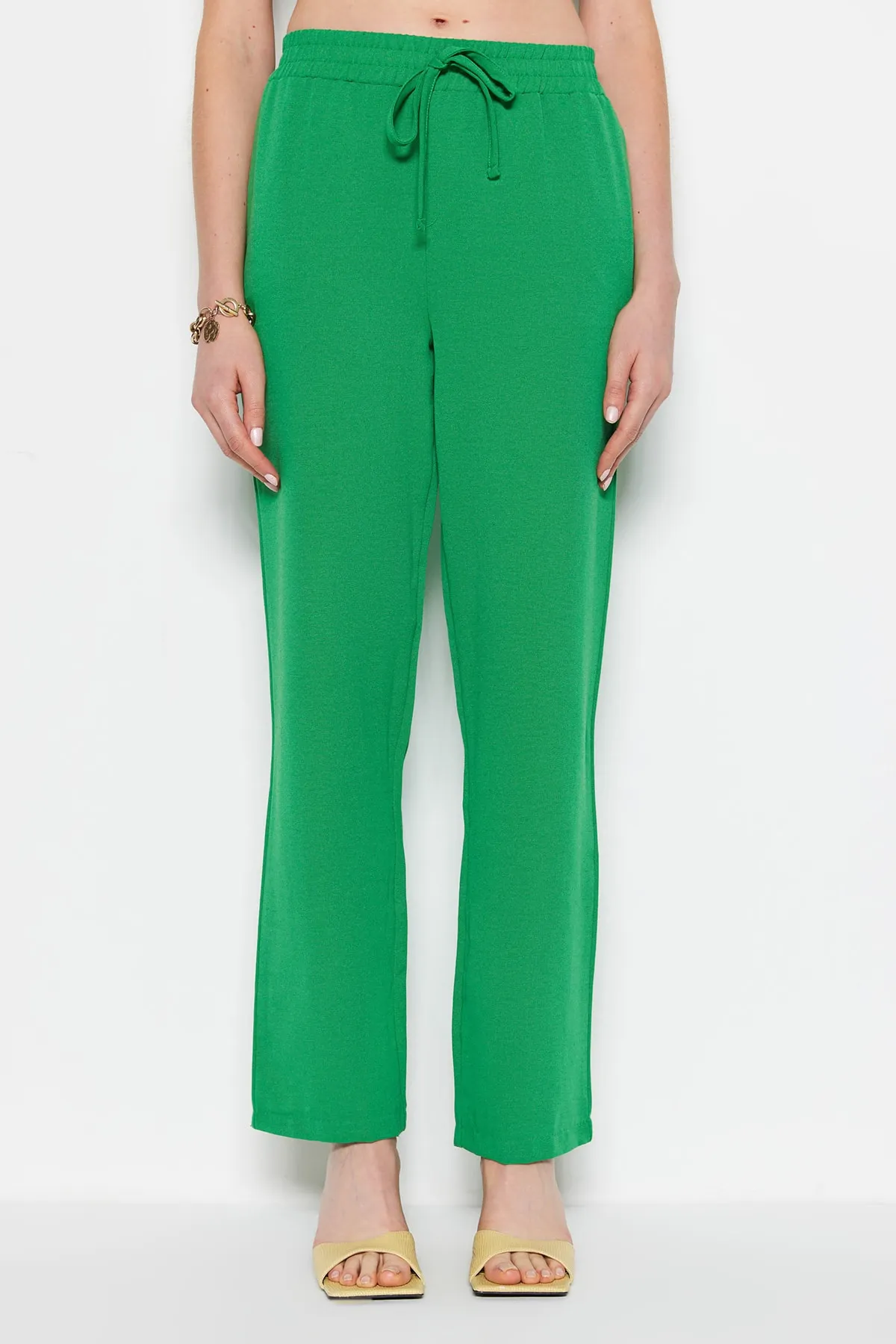 Trendyol Collection  Grüne gewebte Bindehose TWOSS23PL00032