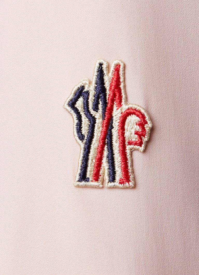 Moncler pūkaina jaka ar dūnu pildījumu un rāvējslēdzēja kabatām