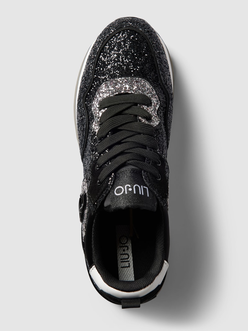 Sneaker mit Zierbesatz in schwarz