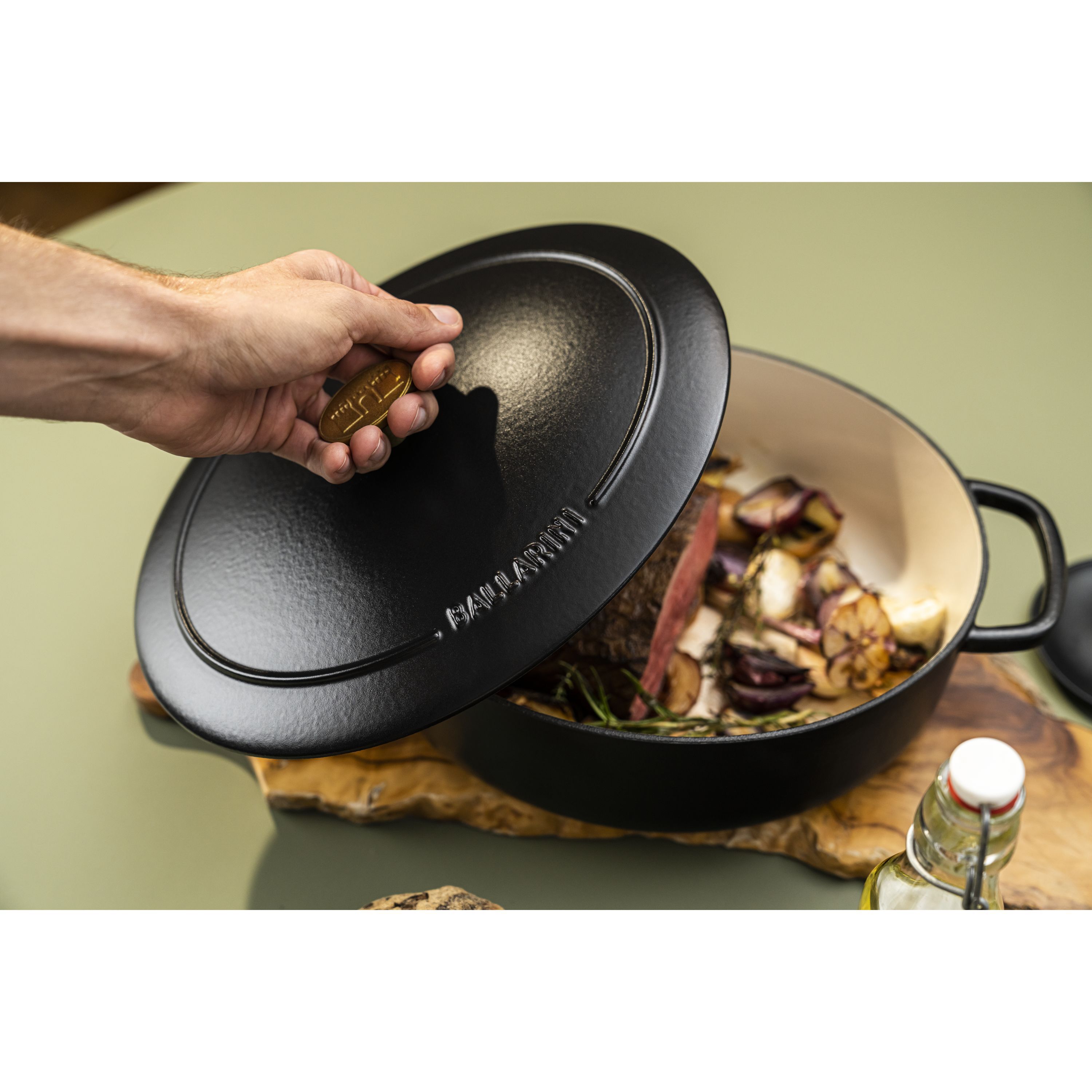 Cocotte 24 cm, rund, Schwarz, Gusseisen