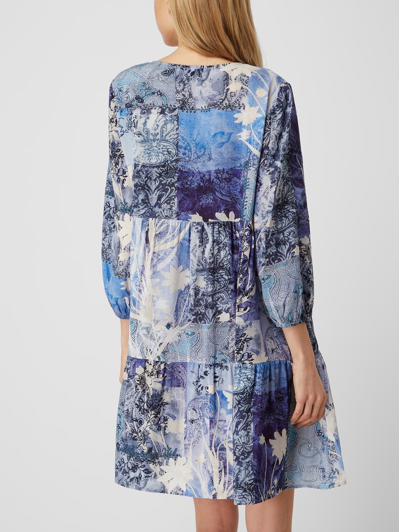 Kleid mit floralem Muster in marineblau