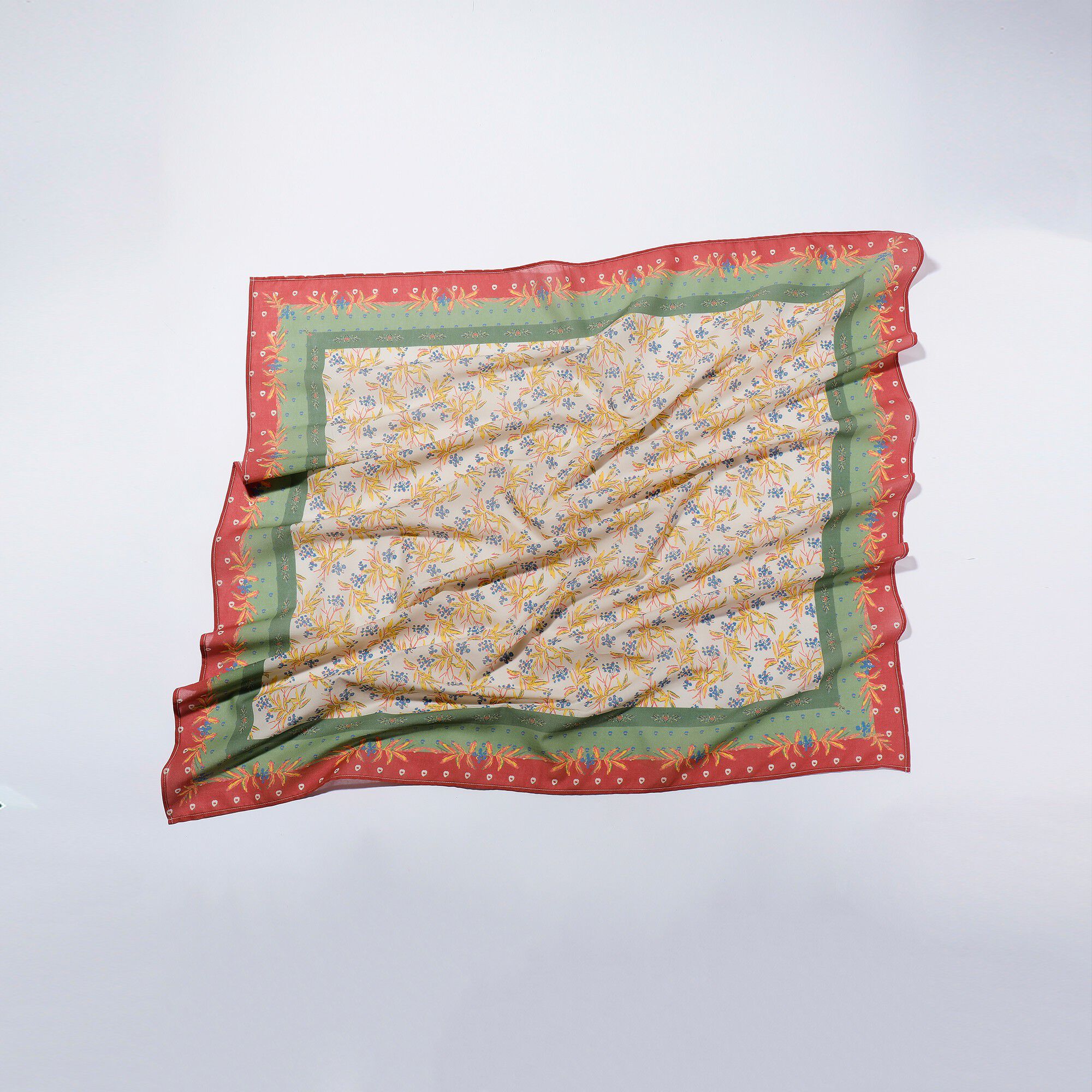 Foulard fabriqué en France imprimé fleurs, 100 x 100 cm
