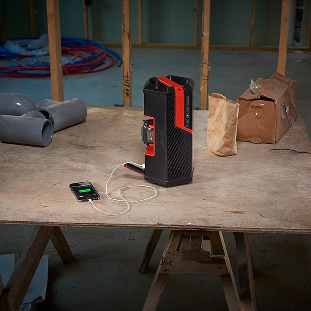 Caixa de som Bluetooth MILWAUKEE 12V/18V, modelo M12-18JSSP-0