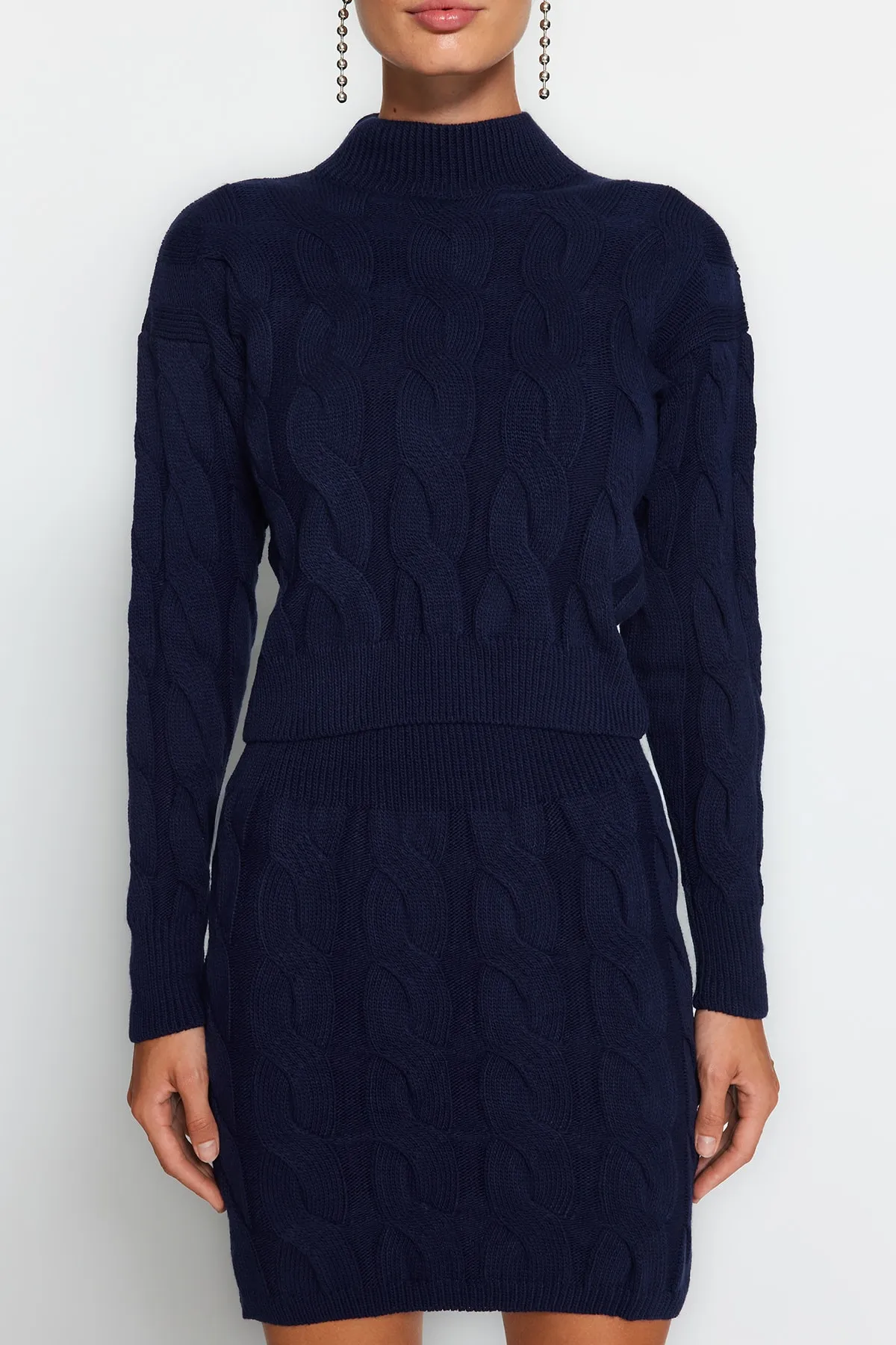Trendyol Collection  Marineblaues, kurzes Strickoberteil und -unterteil mit Stehkragen, Set TWOAW24AU00049