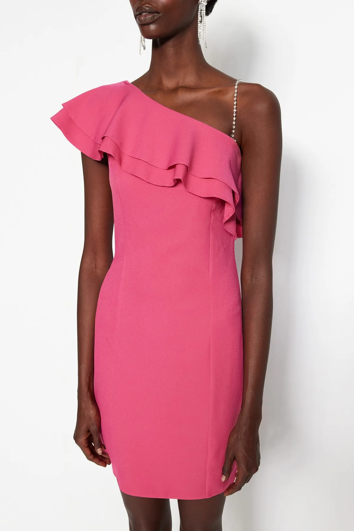 Trendyol Collection  Abendkleid mit gewebtem Volant in Fuchsia TPRSS21EL2873