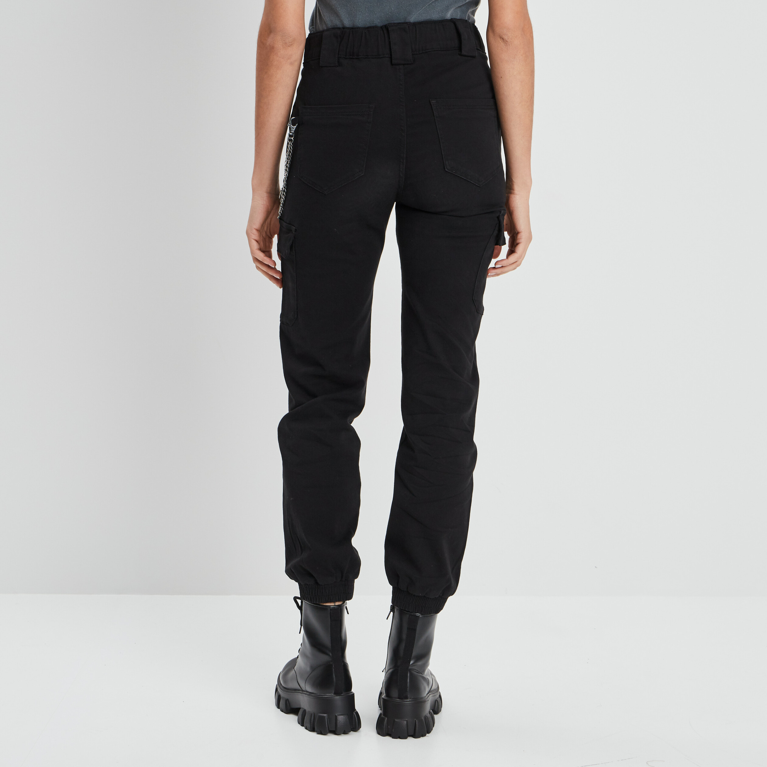 Pantalon cargo avec chaîne noir femme | La Halle