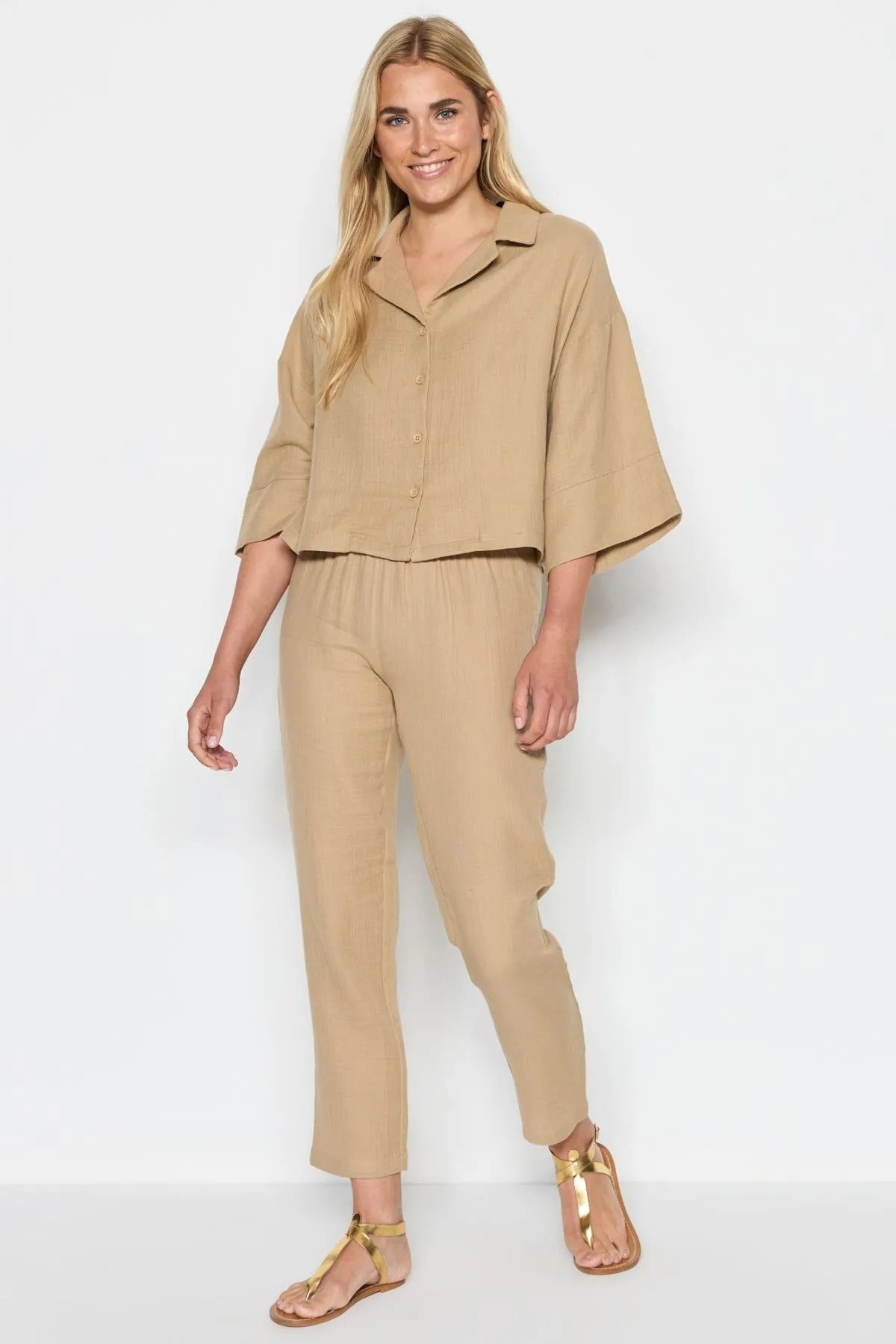 C&City  Kurzes Hemd-Hosen-Set aus Bio-Baumwoll-Musselin 9122 Beige