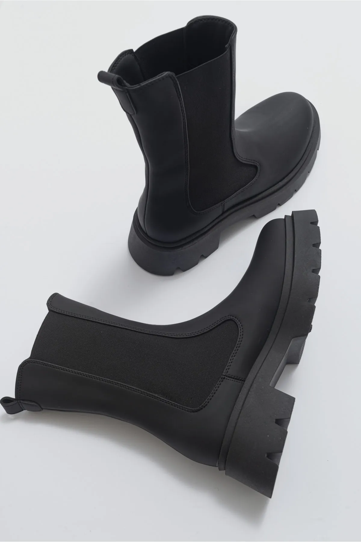 LuviShoes  Bald schwarze Damenstiefel