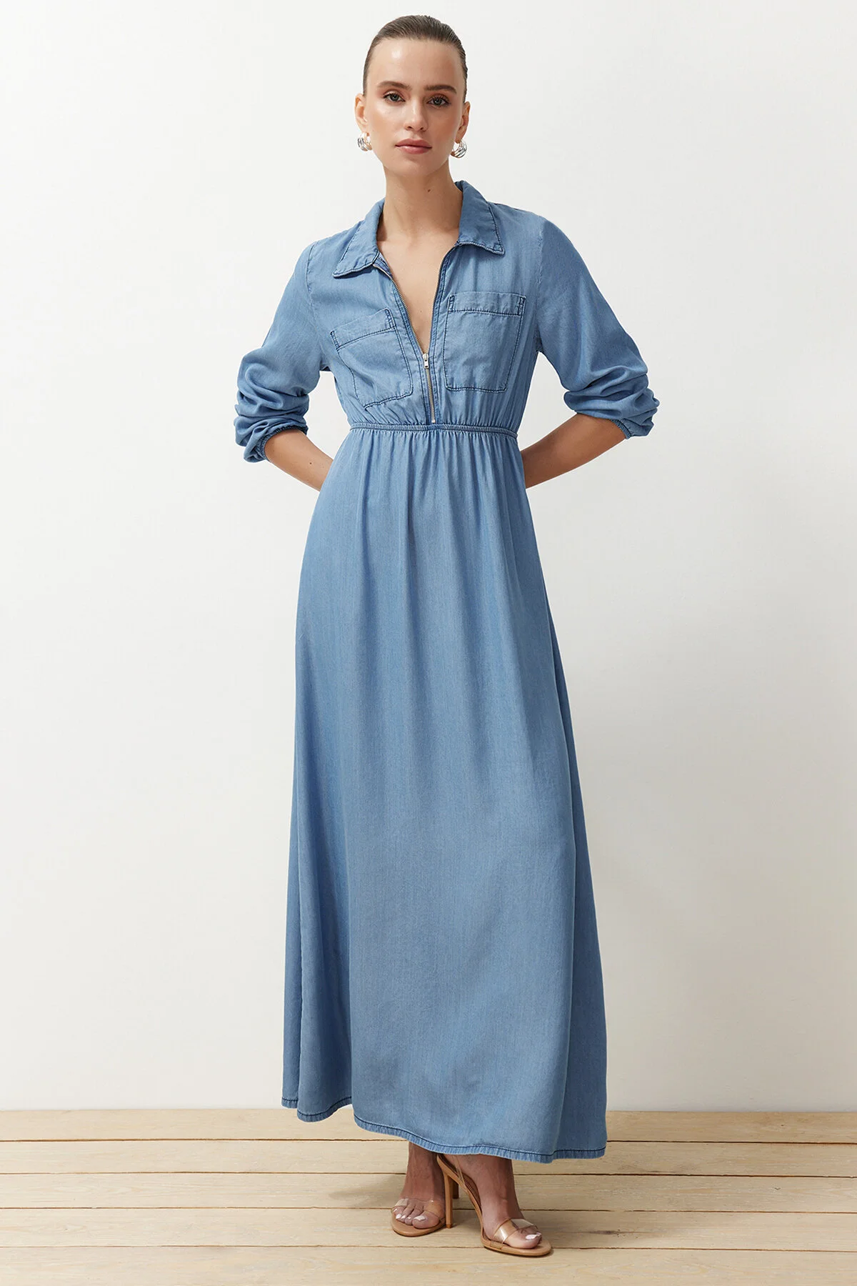 Trendyol Collection  Dunkelblaues Maxi-Jeanskleid mit Reißverschluss und Tasche TWOSS24EL00834
