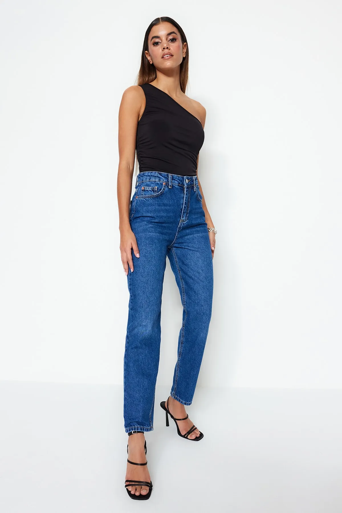 Trendyol Collection  Dunkelblaue High-Bel-Mom-Jeans TWOSS23JE00067