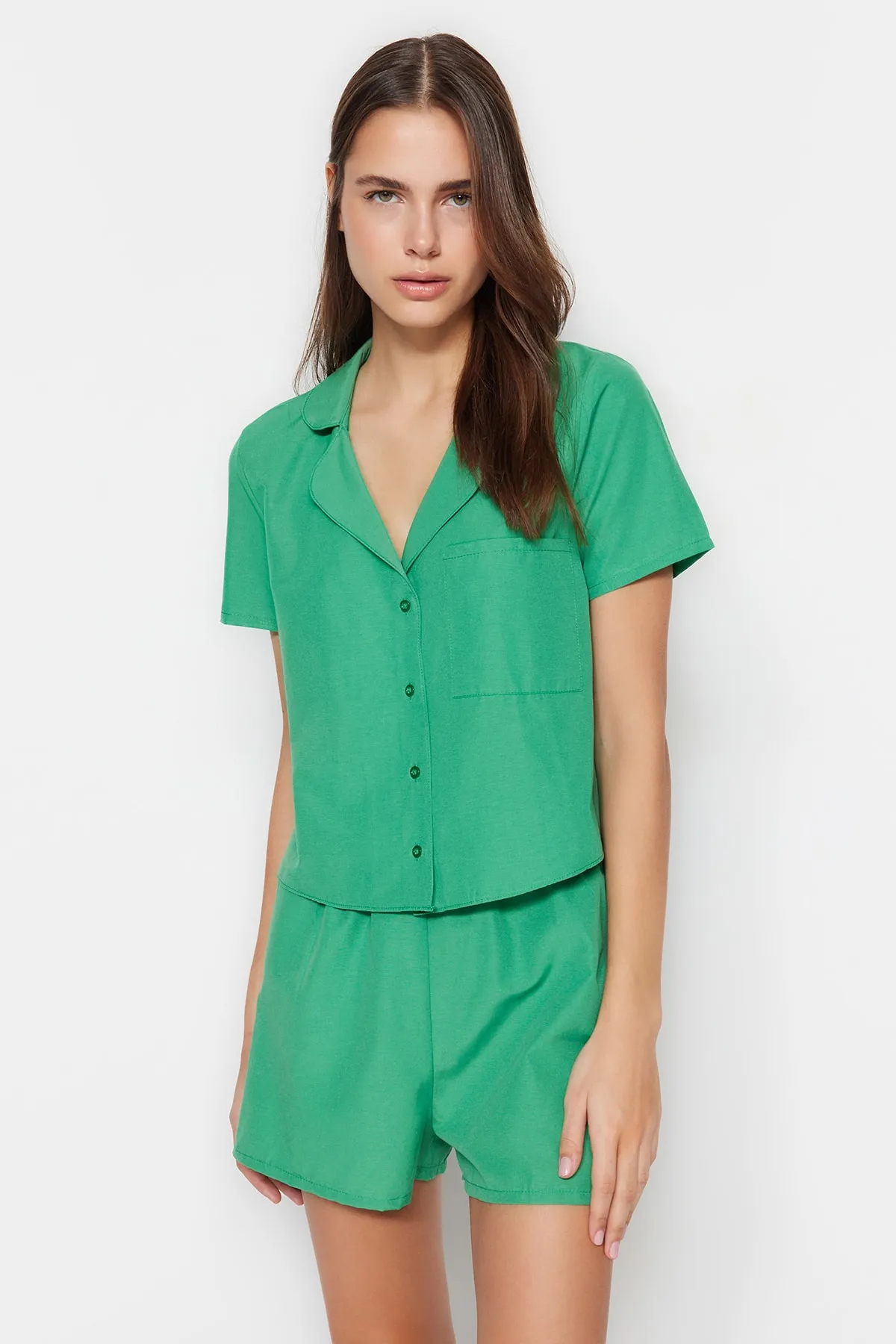 Trendyol Collection  Grünes Frottee-Pyjama-Set mit Hemd und Shorts aus Webstoff THMSS23PT00132