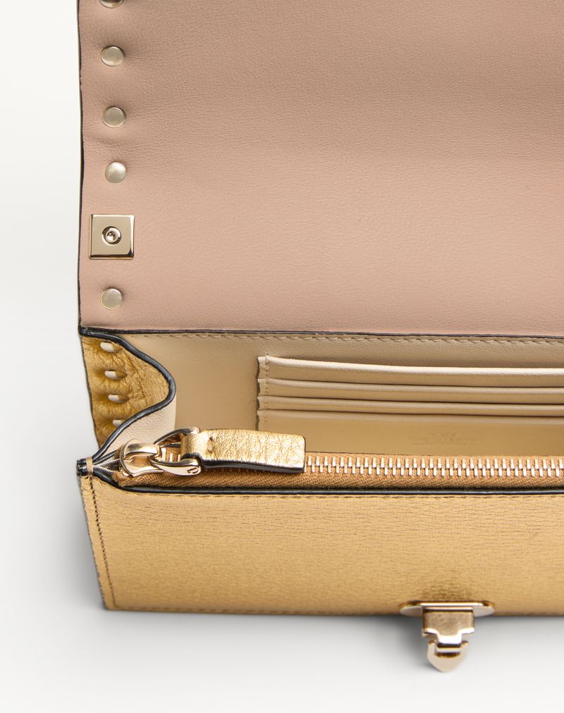 Mini Bolsa Rockstud Chain em Couro de Bezerro Laminado Granada