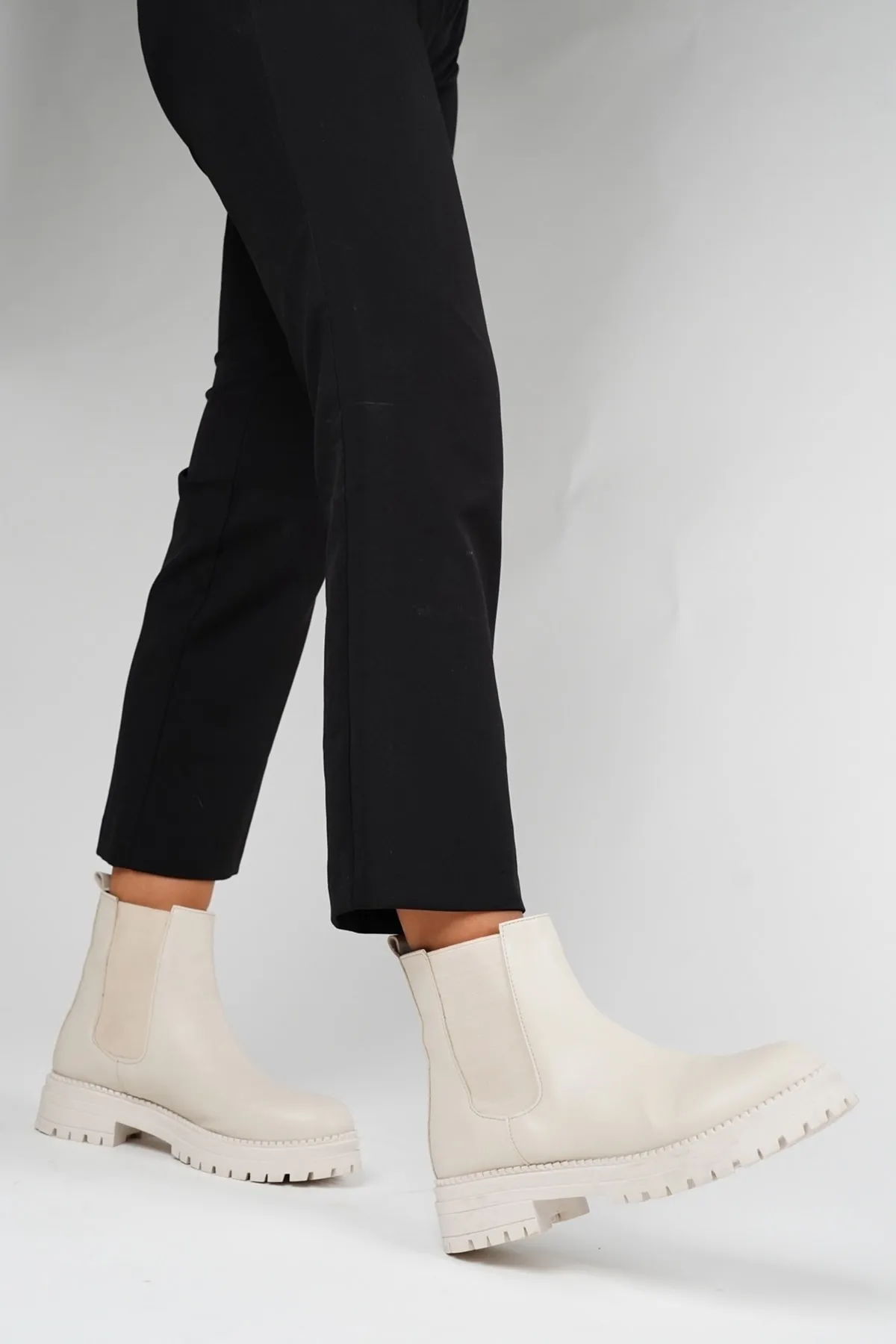 LuviShoes  Eigene beige Damenstiefel