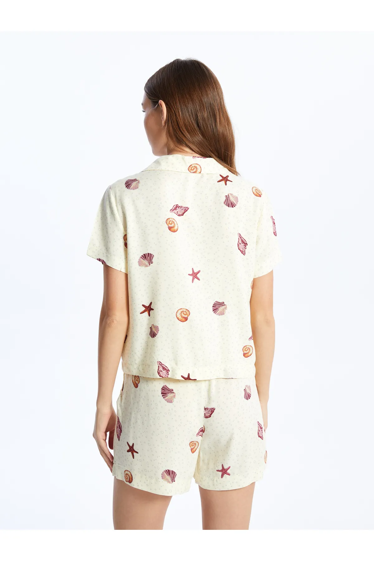 LC Waikiki  Kurzarm-Damenpyjama-Set mit Hemdkragen und Shorts