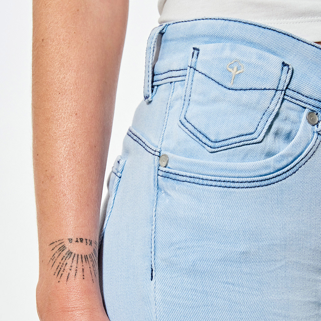 FLUO  Pantacourt/corsaire slim Femme bleu clair