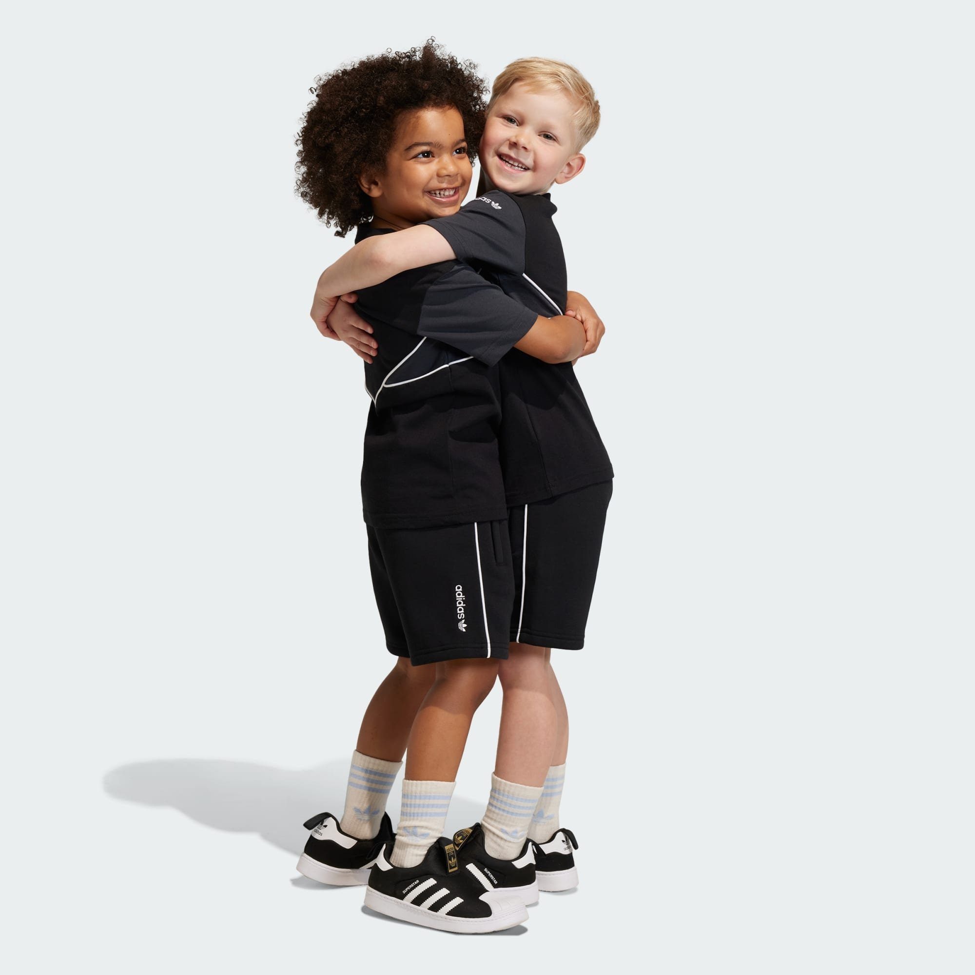 adidas Originals Trainingsanzug ADICOLOR SHORTS UND T-SHIRT SET