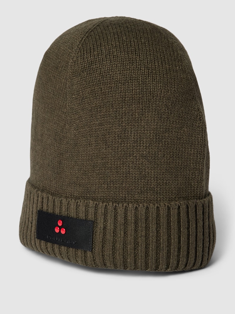 Beanie mit Label-Patch Modell 'Silli' in olivgrün