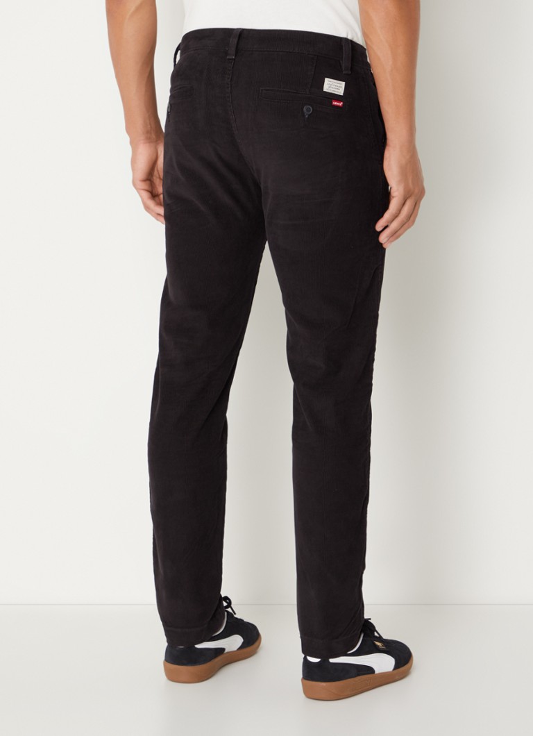Pantaloni chino din catifea reiată de la Levi's, mulați, cu buzunare laterale.