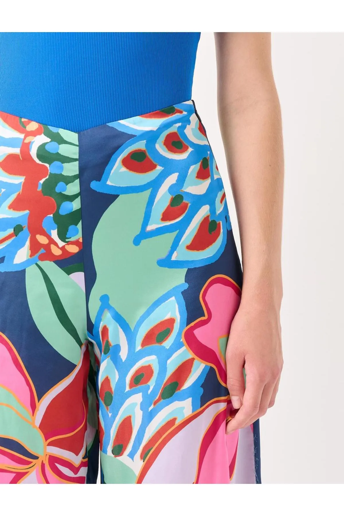 Jimmy Key  Gemischte Hose aus geblümtem Satin mit hoher Taille und weitem Bein