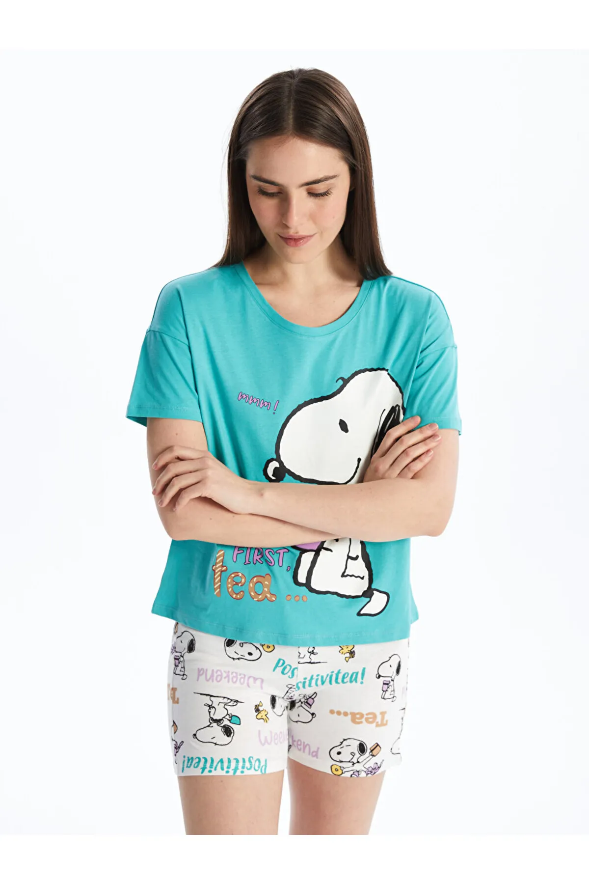 LC Waikiki  Kurzarm-Damenpyjama-Set mit Rundhalsausschnitt und Shorts, bedruckt mit Snoopy-Motiv
