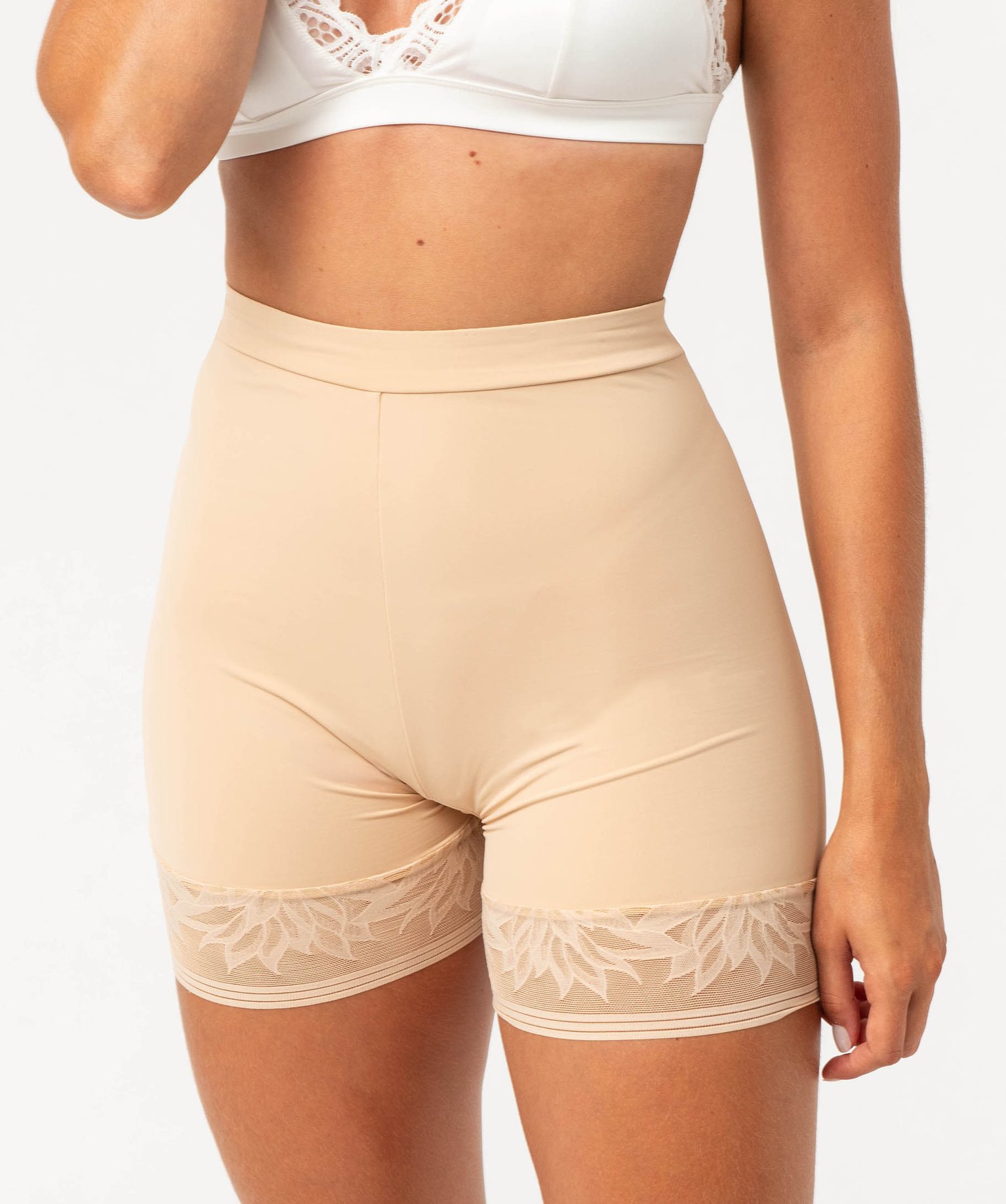 Panty femme gainant taille haute en microfibre et dentelle beige | GEMO