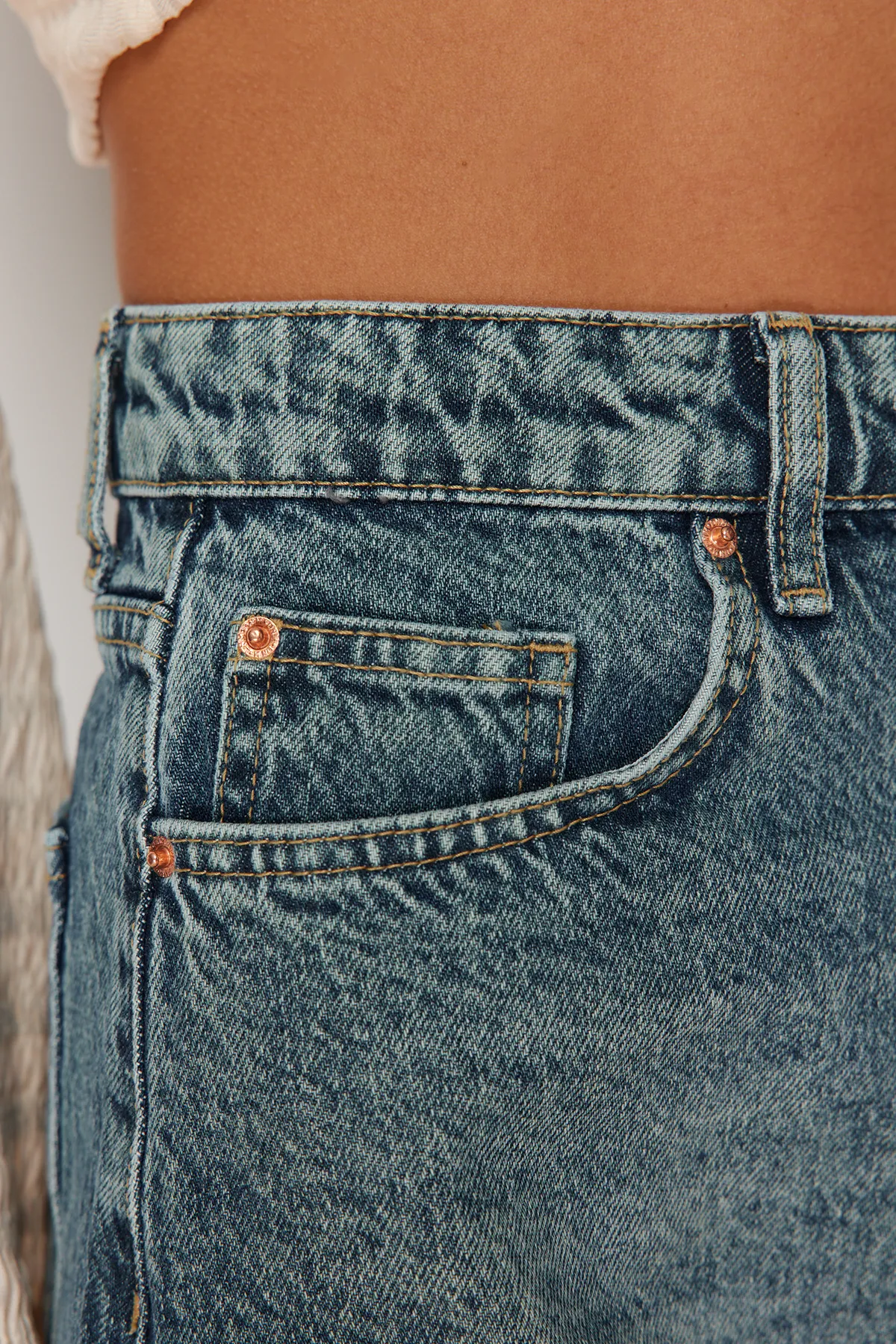 Trendyol Collection  Blaue Jeansshorts mit hoher Taille TWOSS24SR00174