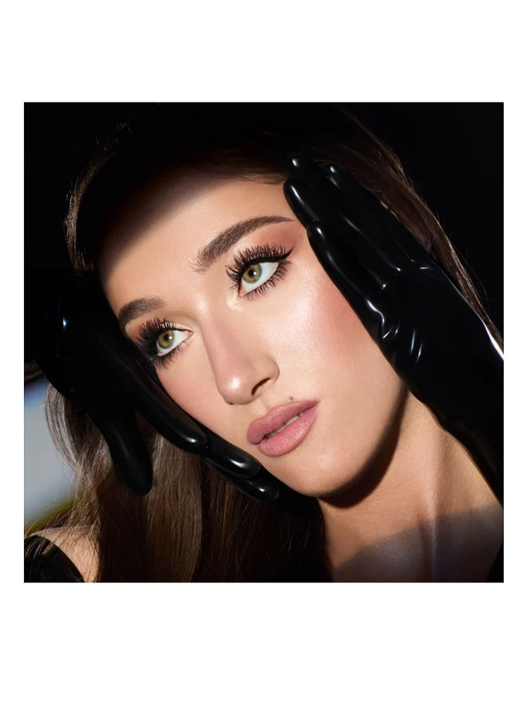 Rimel pentru volum Exagger-eyes de la Charlotte Tilbury