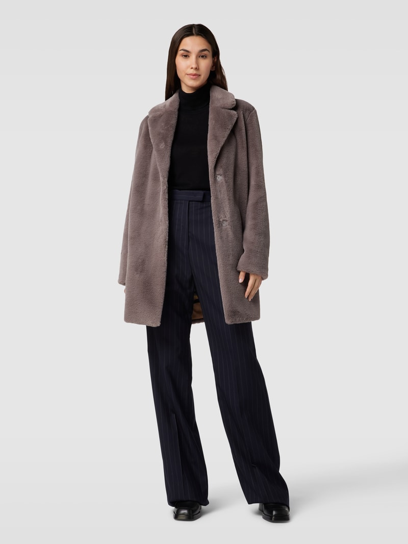 Mantel aus Teddyfell in taupe